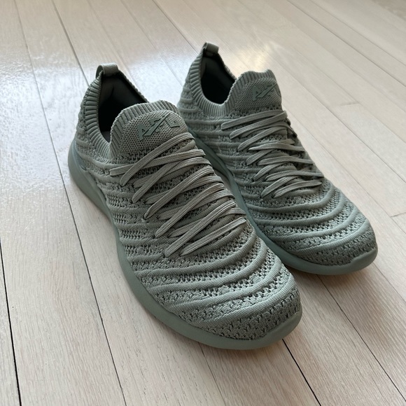APL Shoes - NWOT APL Women's TechLoom Wave Size 7 Sage Green